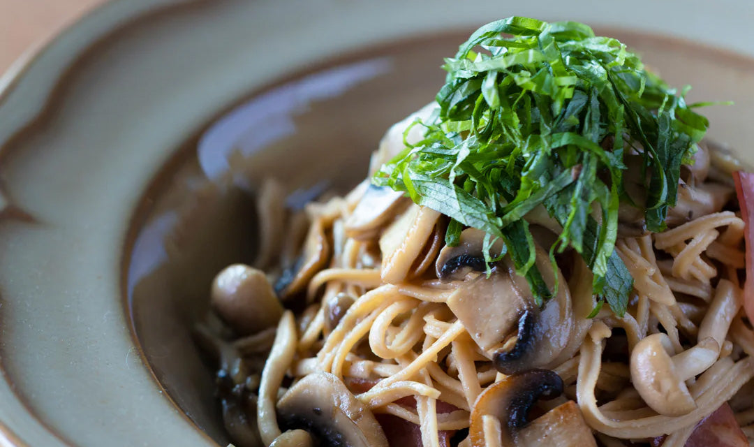 秋の味覚で菌活強化！ きのことまーめんのバター醤油パスタ
