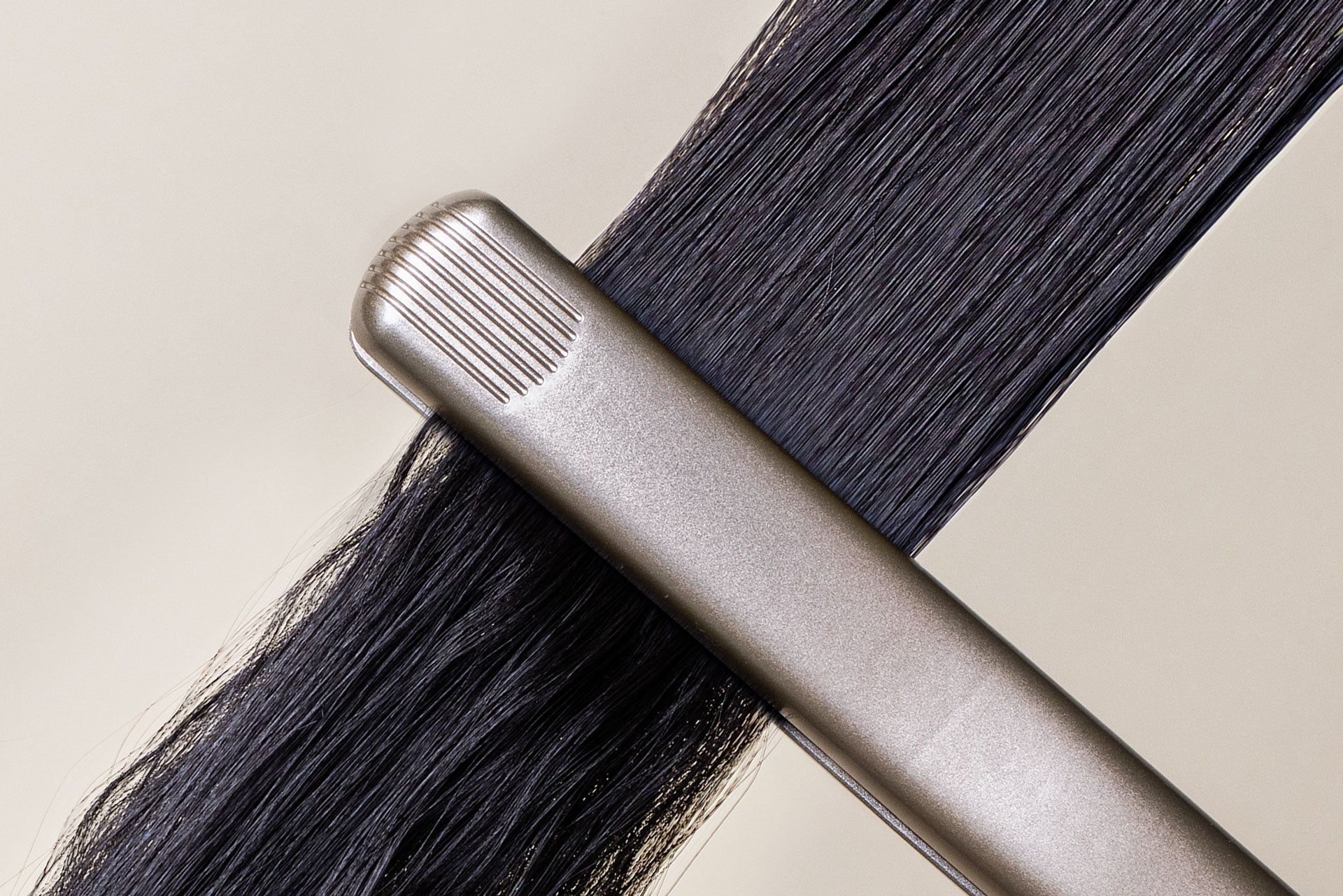 ヘアーセラムで「100℃以下」のヘアアイロンを推奨する理由とは？